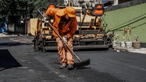 Prefeitura de Itaboraí leva asfalto para ruas de Outeiro das Pedras (2)