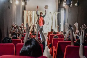 Projeto itinerante leva teatro e cinema para moradores de Itaboraí  (2)