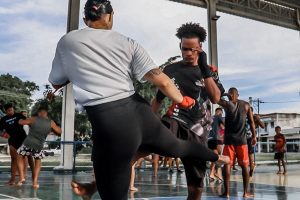 Projeto promove aulas de Muay Thai, Boxe e defesa pessoal na Estação Cidadania (1)
