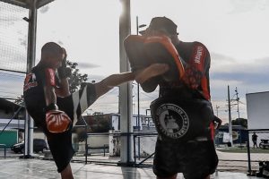 Projeto promove aulas de Muay Thai, Boxe e defesa pessoal na Estação Cidadania (2)