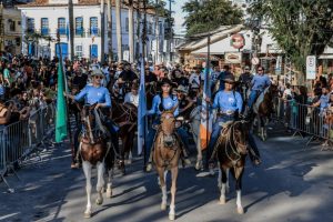 Cavalgada reúne milhares de pessoas em comemoração ao 189 anos (2)