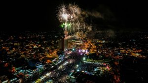 Itaboraí 189 anos Os Barões da Pisadinha reúnem ‘mar de gente’ na Av. 22 de Maio (3)