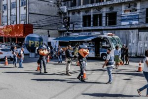 Maio Amarelo ação conjunta conscientiza condutores na Avenida 22 de Maio