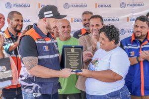 Marcelo Delaroli entrega quadra poliesportiva em Vila Brasil e anuncia investimentos para região (5)