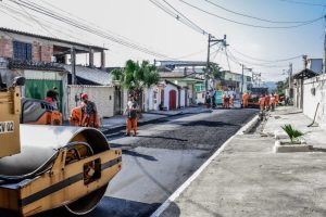 Prefeitura de Itaboraí intensifica obras de pavimentação no distrito de Manilha (2)