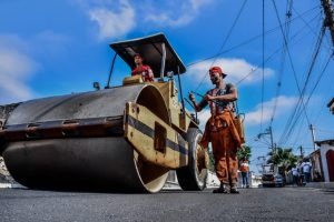 Prefeitura de Itaboraí intensifica obras de pavimentação no distrito de Manilha (3)