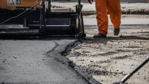Ruas do bairro Retiro recebem pavimentação asfáltica (2)