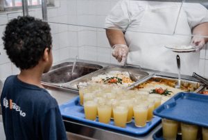 Alimentação escolar da rede municipal conta com cardápio variado e nutritivo em Itaboraí (2)