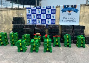 Guarda Municipal e PM interceptam caminhão roubado com cerca de uma tonelada de drogas em Itaboraí