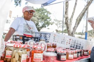 ‘É Dia de Feira’ acontece toda quinta-feira na Praça Marechal Floriano Peixoto