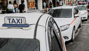 Prefeitura reduz cobrança de taxas para transportes escolares, táxis, mototáxis, frete e outros modais