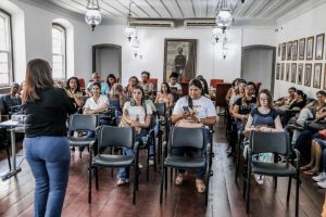 Profissionais de saúde recebem orientação sobre cuidados com idosos (2)