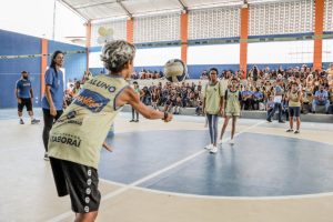 Projeto VivaVôlei é lançado com aulas gratuitas do esporte para crianças e adolescentes (2)