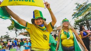 Torcedores se reúnem no Ita Fan Fest e festejam vitória do Brasil pela Copa do Mundo (3)
