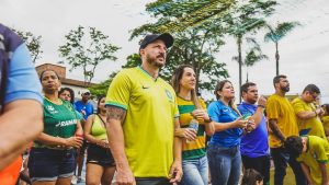 Torcedores se reúnem no Ita Fan Fest e festejam vitória do Brasil pela Copa do Mundo (4)