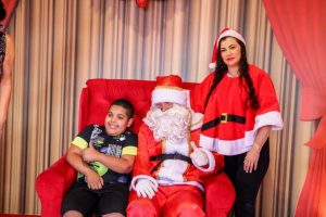 Natal Luz Papai Noel recebe crianças autistas com horário exclusivo em Itaboraí (1)