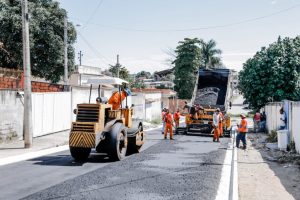 Ruas em Jardim Planalto começam a receber asfalto (2)