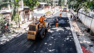 Ruas em Jardim Planalto começam a receber asfalto (3)