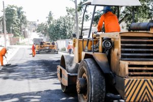 Ruas em Jardim Planalto começam a receber asfalto