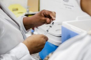 Dose de reforço contra Covid-19 disponível para crianças de 5 a 11 anos em Itaboraí