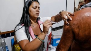 Saúde leva conscientização e serviços para catadores de caranguejo de Itambi (2)