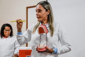 Saúde leva conscientização e serviços para catadores de caranguejo de Itambi (3)