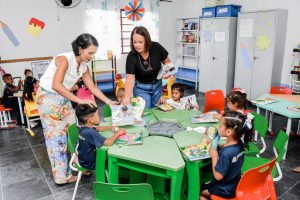 Escolas municipais de Itaboraí iniciam ano letivo 2023 com entrega de materiais didáticos (2)