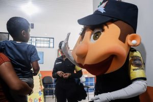 Escolas municipais de Itaboraí iniciam ano letivo 2023 com entrega de materiais didáticos (3)