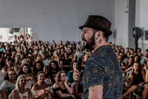 Prefeitura de Itaboraí realiza abertura oficial do ano letivo 2023 para educadores com palestra de Bráulio Bessa (1)