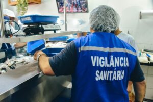 Vigilância Sanitária de Itaboraí fiscaliza venda e orienta consumidores sobre alimentos para Páscoa (4)