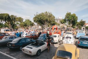 Itaboraí 190 anos 20° Encontro de Carros Antigos reúne centenas famílias na Praça Marechal Floriano Peixoto (3)