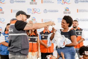 Marcelo Delaroli entrega as chaves de mais 600 unidades habitacionais em Itaboraí (2)